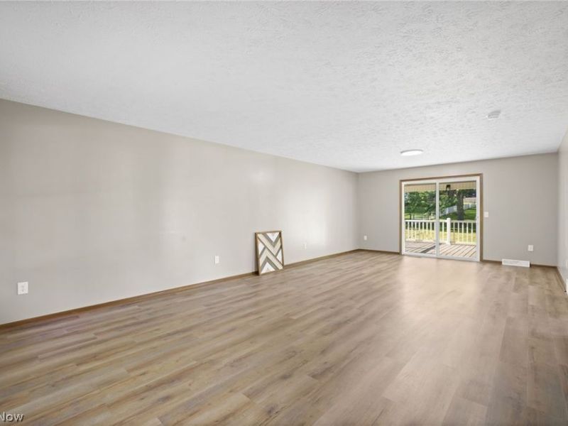 4694 Leone Road NE, Louisville, OH 44641 Photo 2