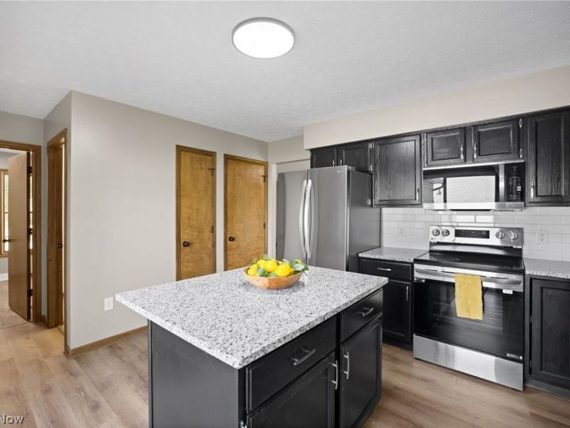 4694 Leone Road NE, Louisville, OH 44641 Photo 9