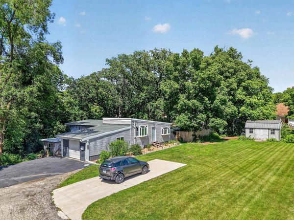 300 Adams Street, OTTAWA, IL 61350