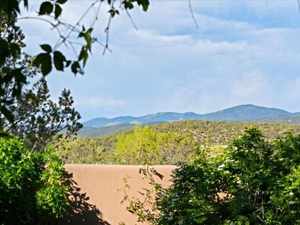 705 Calle del Resplandor , Santa Fe, NM 87505