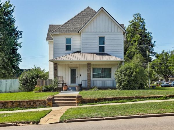 1323 W Noble Avenue, Guthrie, OK 73044