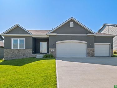7804 S 195th Street, Gretna, NE 68028