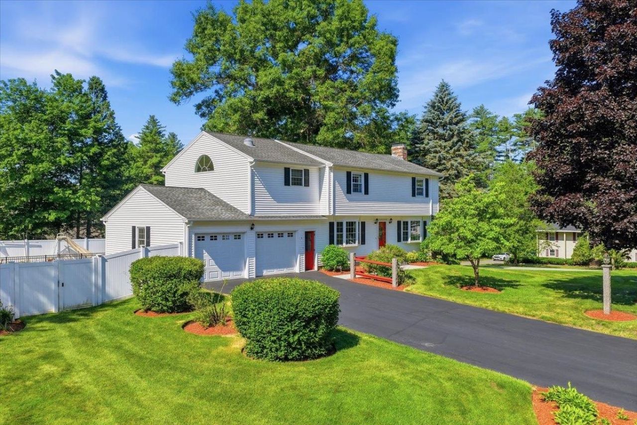 1 Valleyview Drive, Merrimack, NH 03054 Main Photo