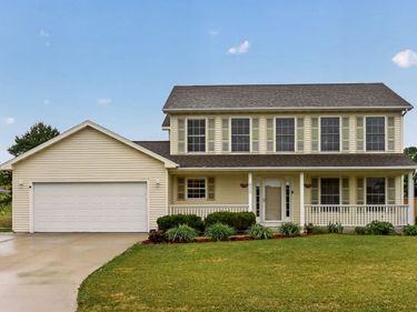 830 8th Avenue SW, Pine Island, MN 55963