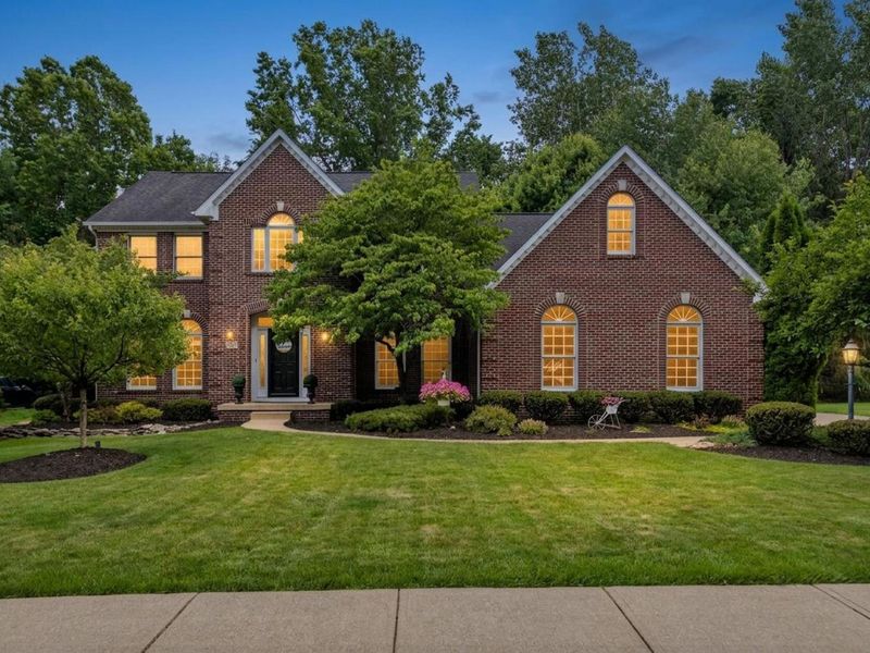 5187 Medallion Drive E, Westerville, OH 43082 Photo 2