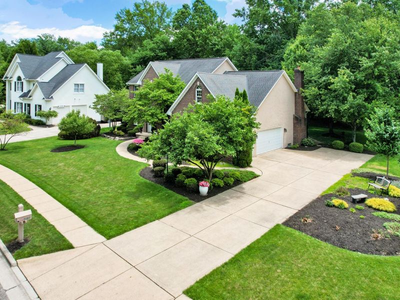 5187 Medallion Drive E, Westerville, OH 43082 Photo 3