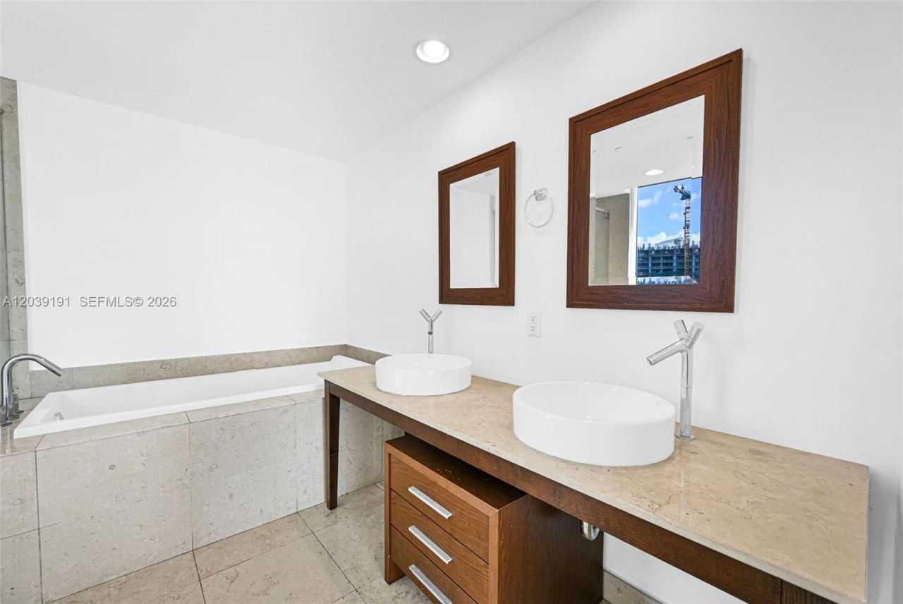 475 Brickell Ave, Unit 3113, Miami, FL 33131 Photo