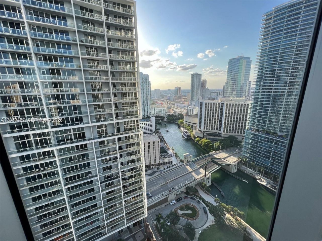 475 Brickell Ave, Unit 3113, Miami, FL 33131 Photo