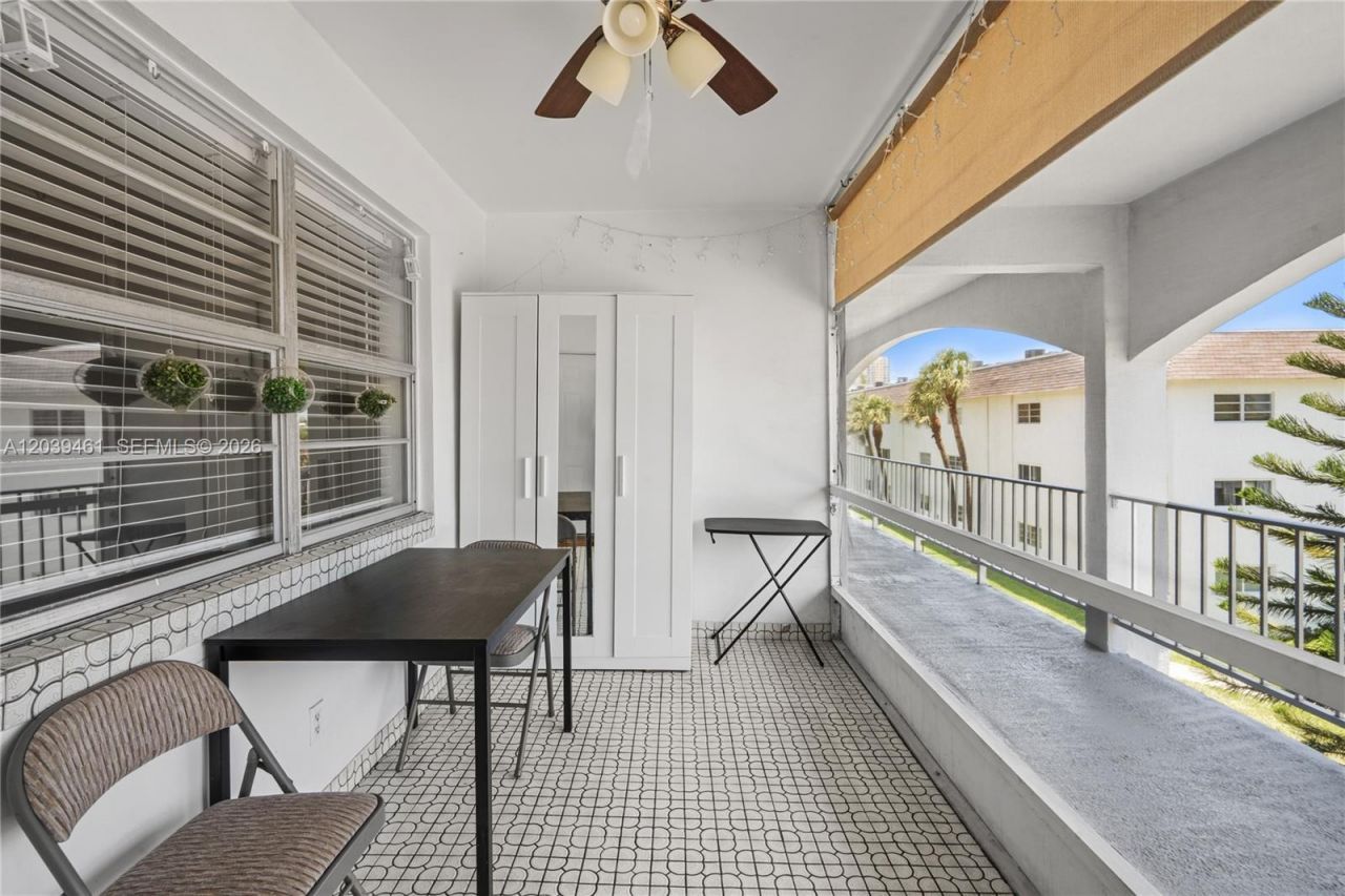 541 Blue Heron Dr , Unit 308, Hallandale Beach, FL 33009 Photo