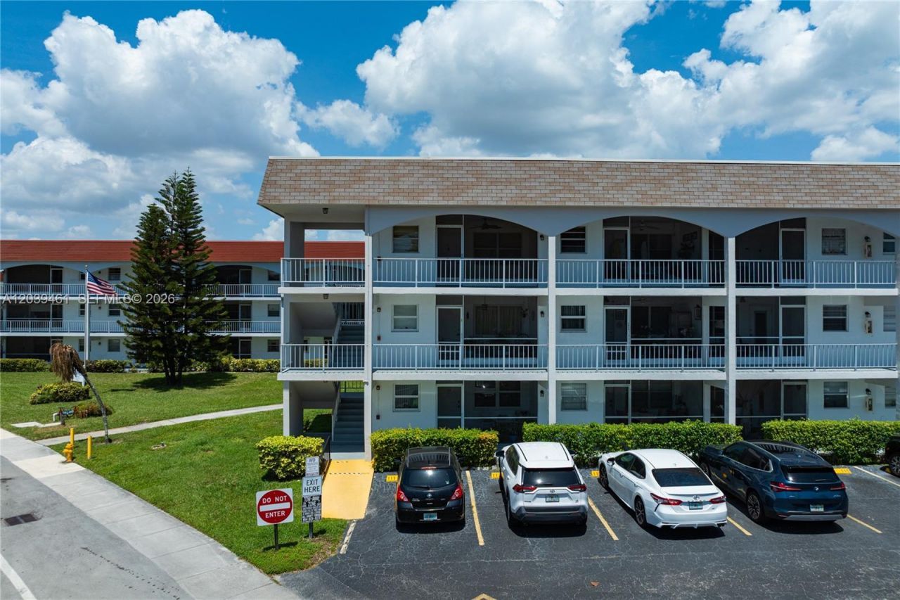 541 Blue Heron Dr , Unit 308, Hallandale Beach, FL 33009 Photo