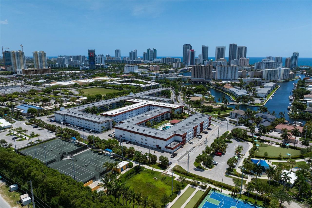 541 Blue Heron Dr , Unit 308, Hallandale Beach, FL 33009 Photo