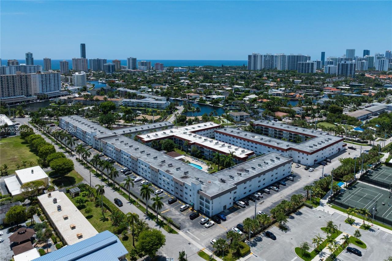 541 Blue Heron Dr , Unit 308, Hallandale Beach, FL 33009 Photo