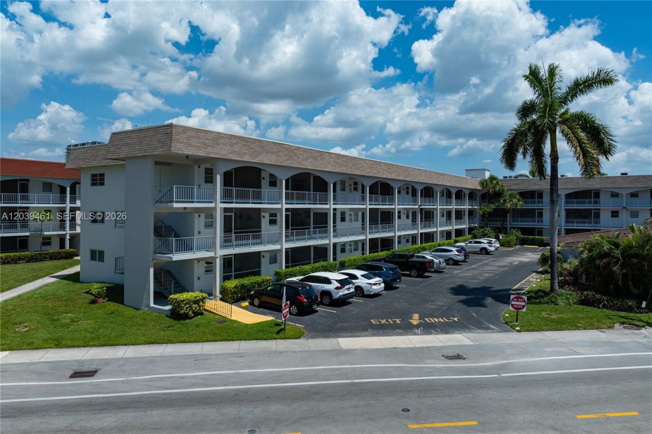 541 Blue Heron Dr , Unit 308, Hallandale Beach, FL 33009 Photo