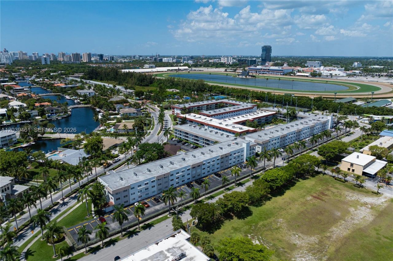 541 Blue Heron Dr , Unit 308, Hallandale Beach, FL 33009 Photo