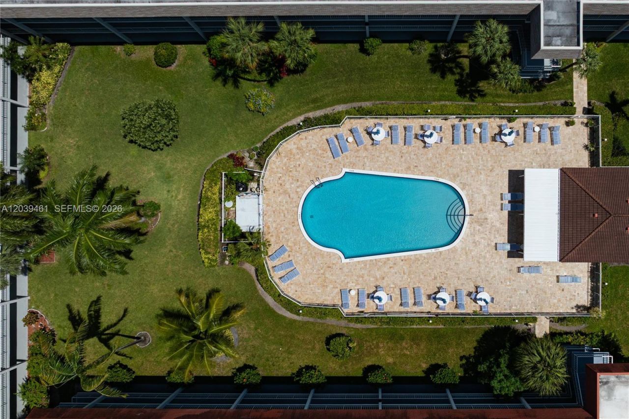 541 Blue Heron Dr , Unit 308, Hallandale Beach, FL 33009 Photo