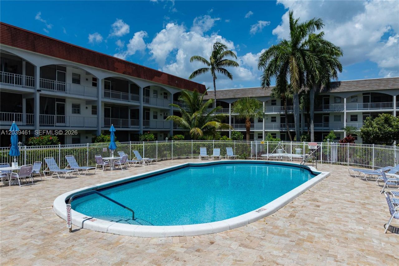 541 Blue Heron Dr , Unit 308, Hallandale Beach, FL 33009 Photo
