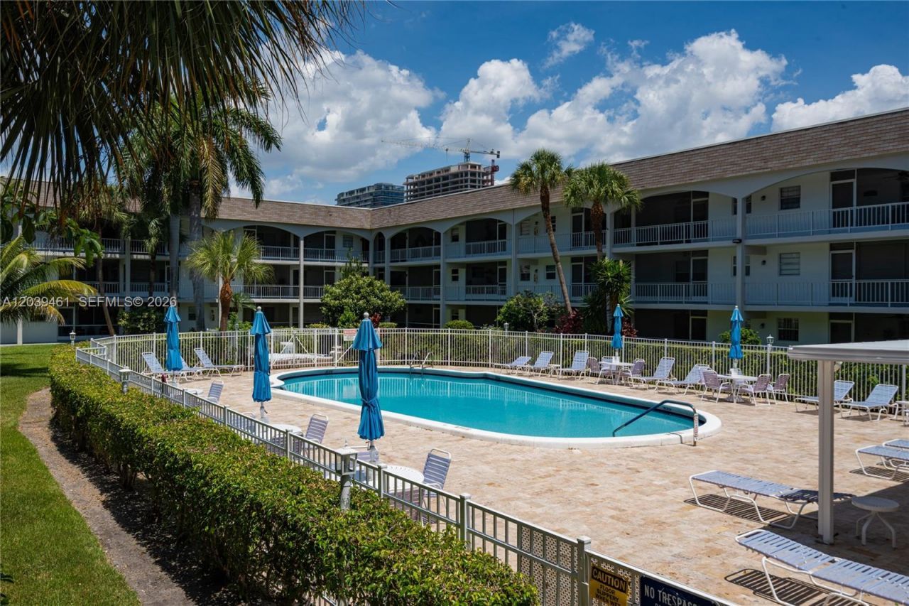 541 Blue Heron Dr , Unit 308, Hallandale Beach, FL 33009 Photo
