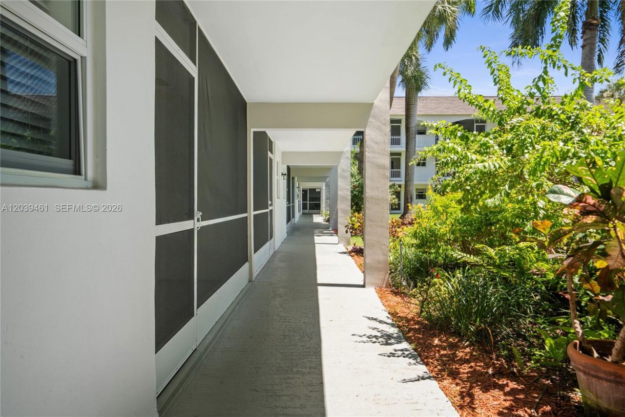 541 Blue Heron Dr , Unit 308, Hallandale Beach, FL 33009 Photo