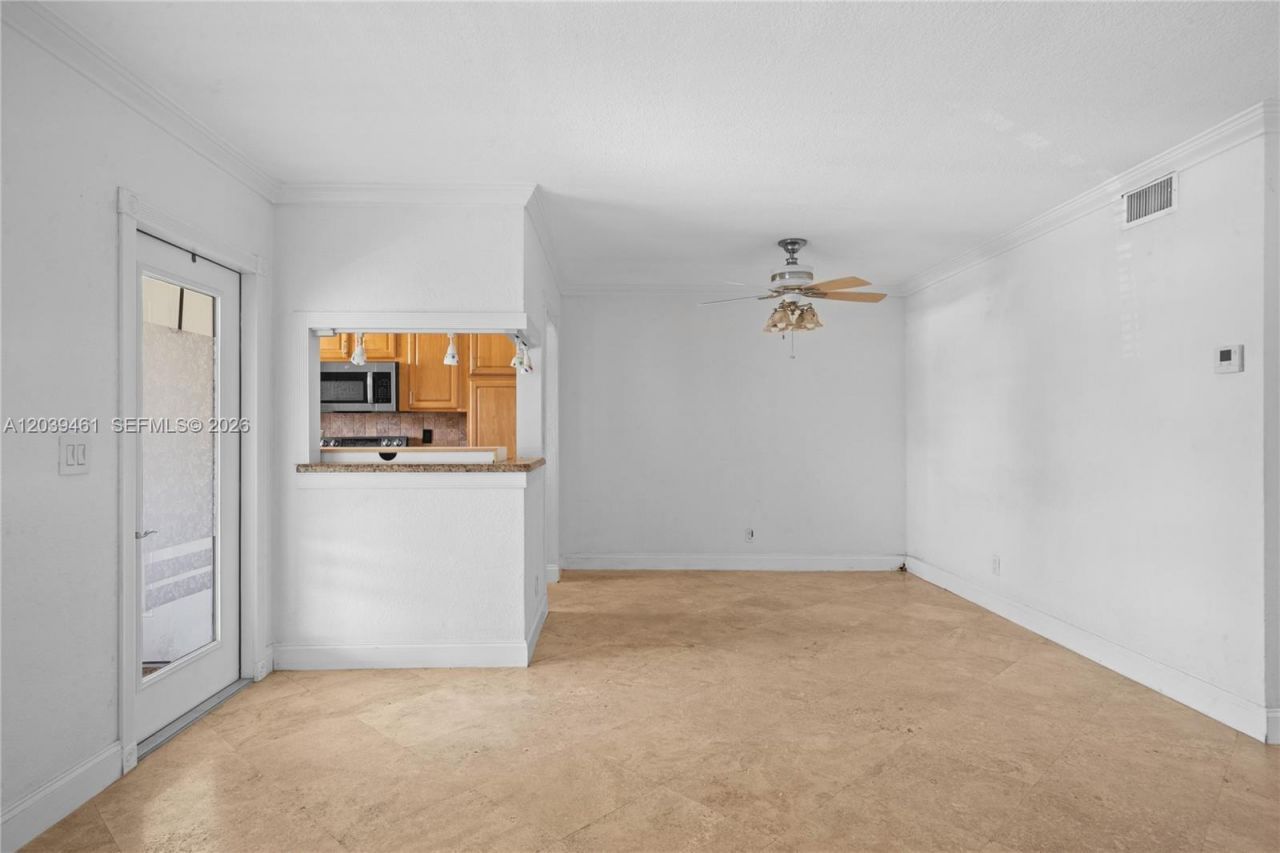 541 Blue Heron Dr , Unit 308, Hallandale Beach, FL 33009 Photo