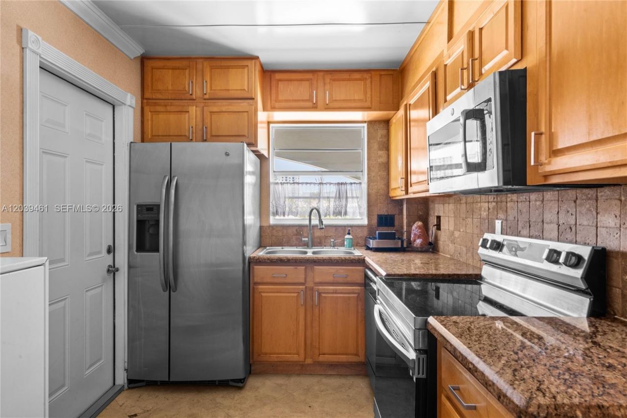 541 Blue Heron Dr , Unit 308, Hallandale Beach, FL 33009 Photo