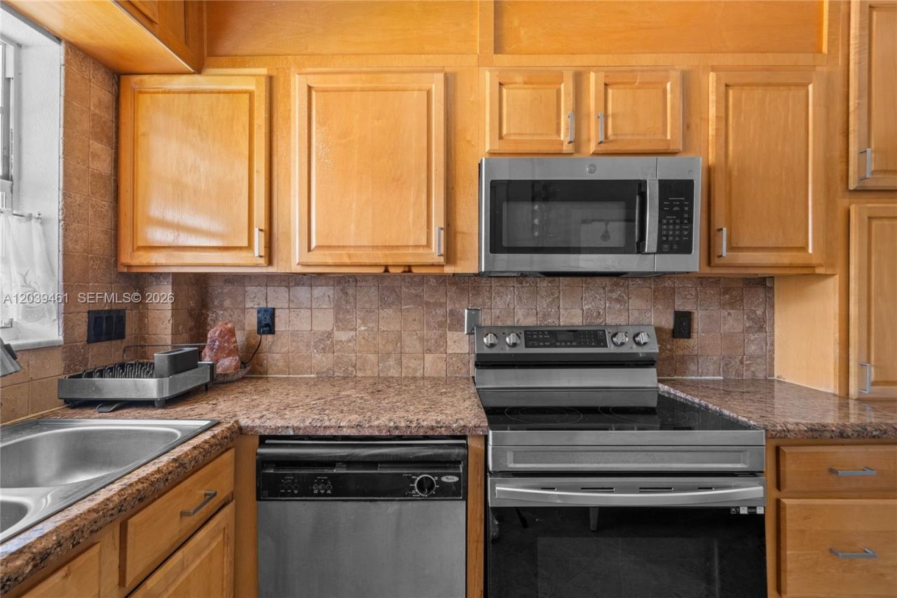541 Blue Heron Dr , Unit 308, Hallandale Beach, FL 33009 Photo