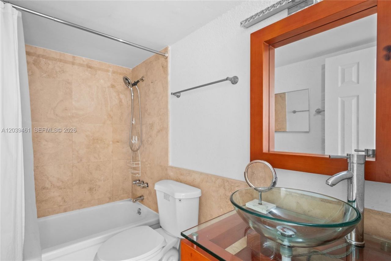 541 Blue Heron Dr , Unit 308, Hallandale Beach, FL 33009 Photo