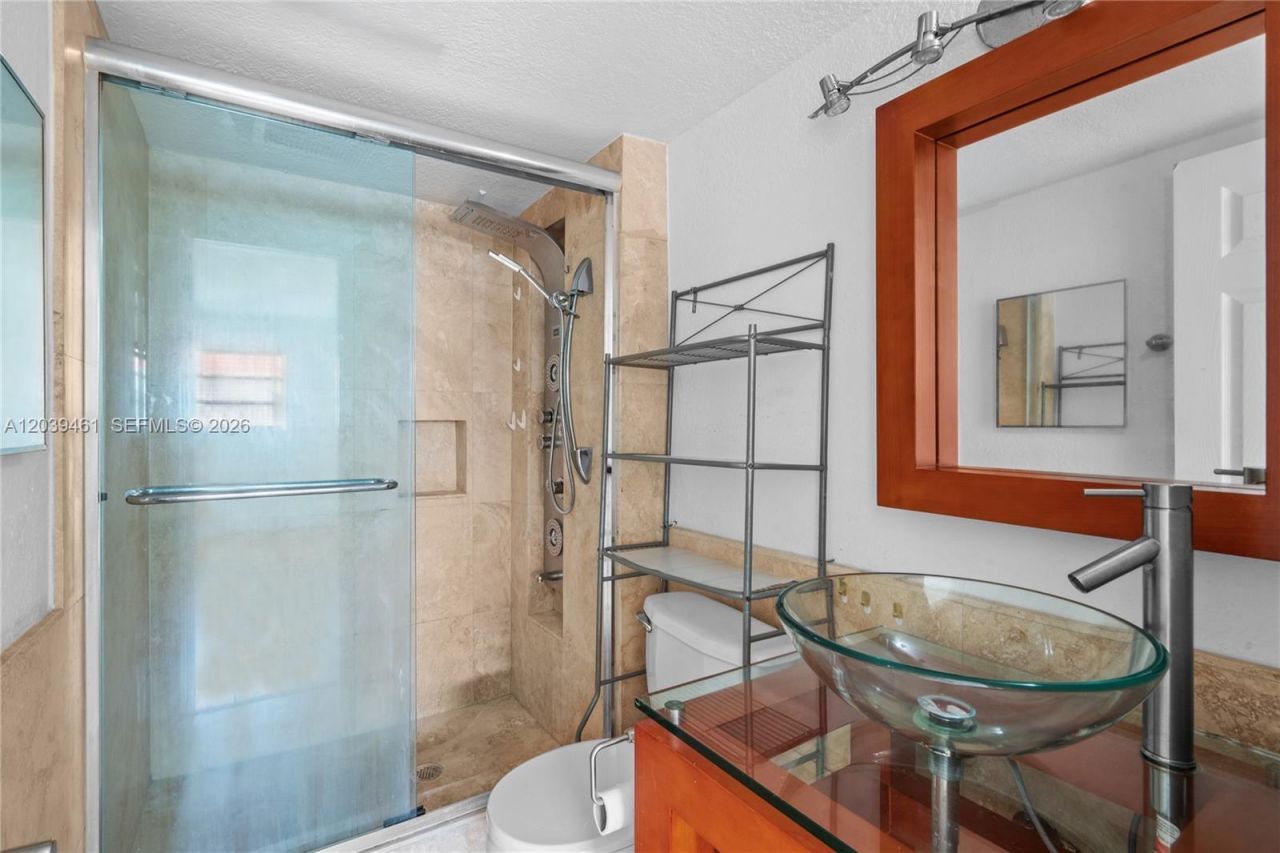 541 Blue Heron Dr , Unit 308, Hallandale Beach, FL 33009 Photo