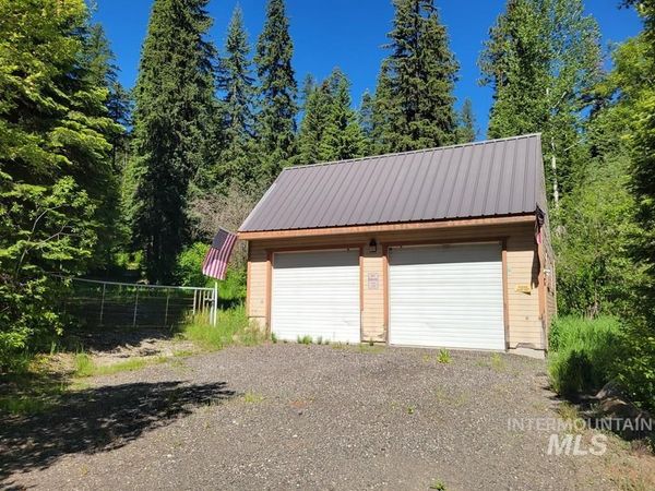 671 West Mountain Rd, Cascade, ID 83611