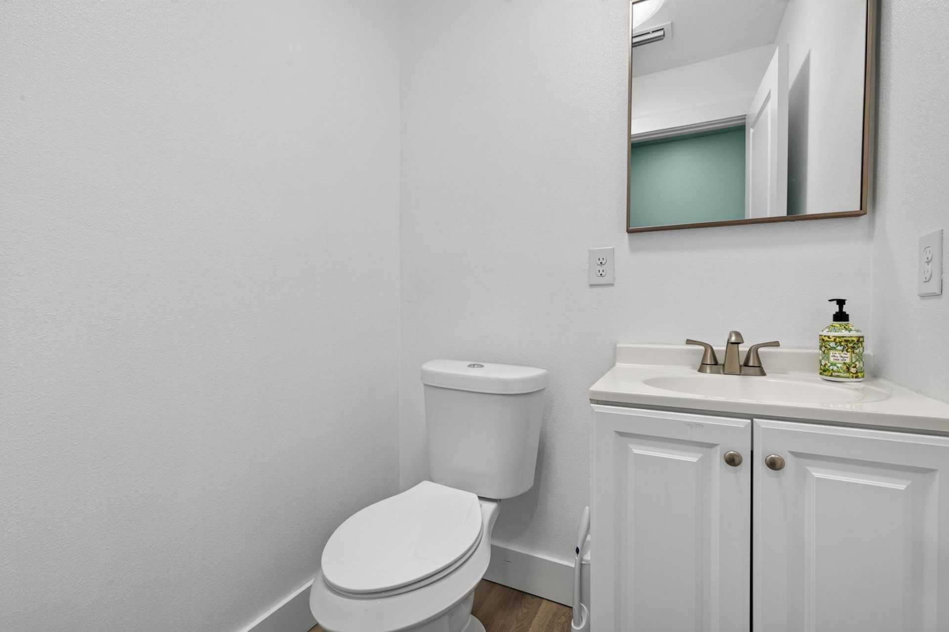 1640 Periwinkle Way, Unit 5, Sanibel, FL 33957 Photo