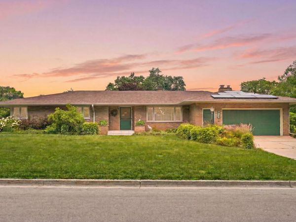 525 E High Street , Sycamore, IL 60178