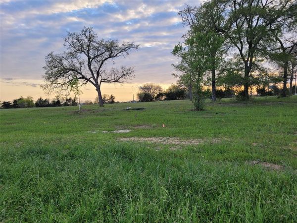10557 Roy RD, Flatonia, TX 78941