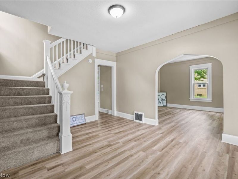 146 W Harrison Street, Alliance, OH 44601 Photo 9