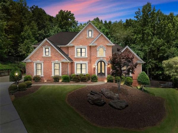 136 Riverview Drive , Suwanee, GA 30024