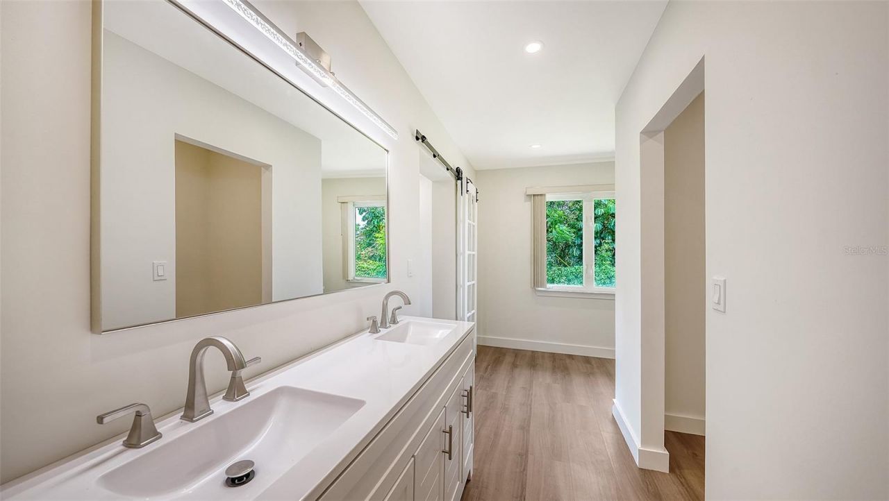 2465 Foster Lane, Sarasota, FL 34239 Photo