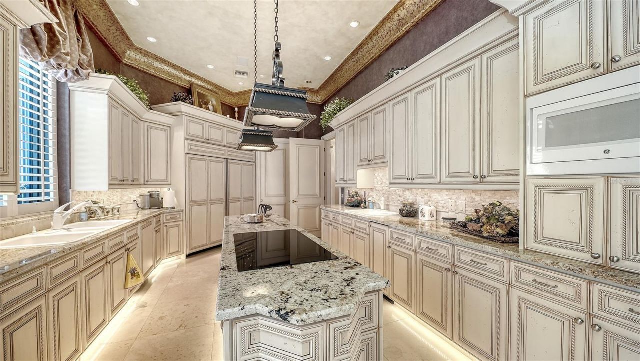 415 L Ambiance Drive, Unit PH-F, Longboat Key, FL 34228 Photo