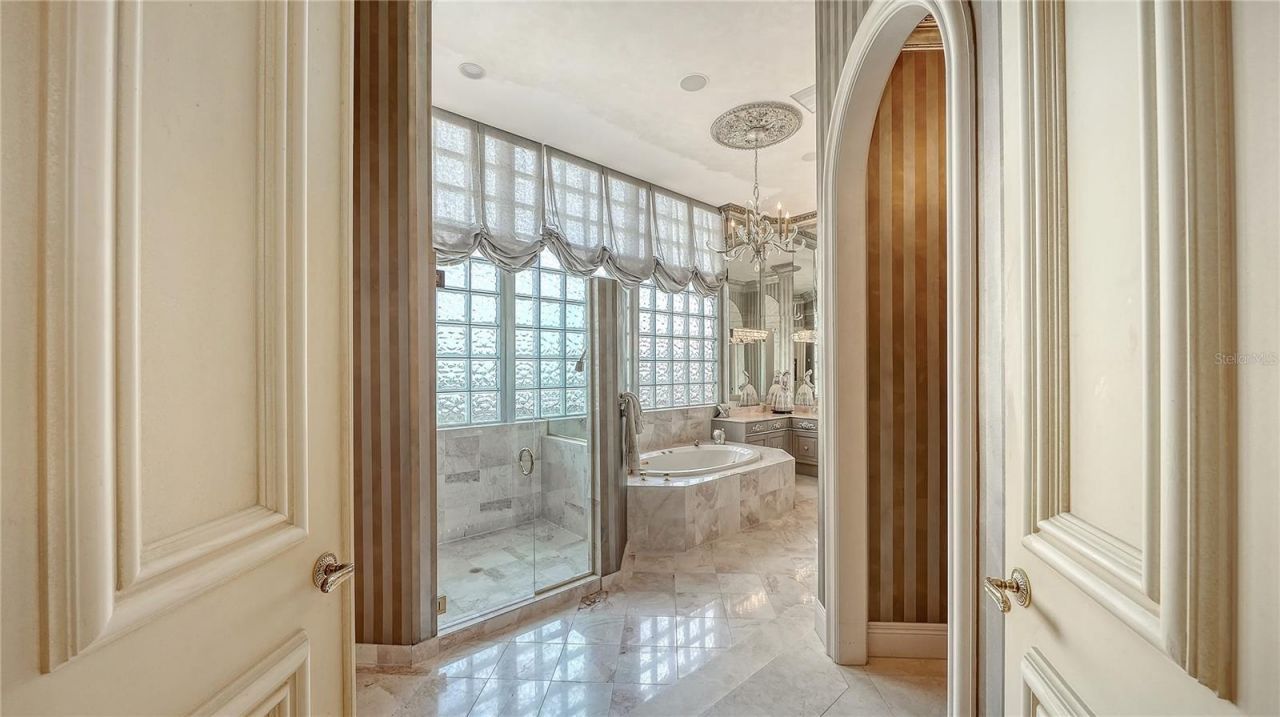 415 L Ambiance Drive, Unit PH-F, Longboat Key, FL 34228 Photo