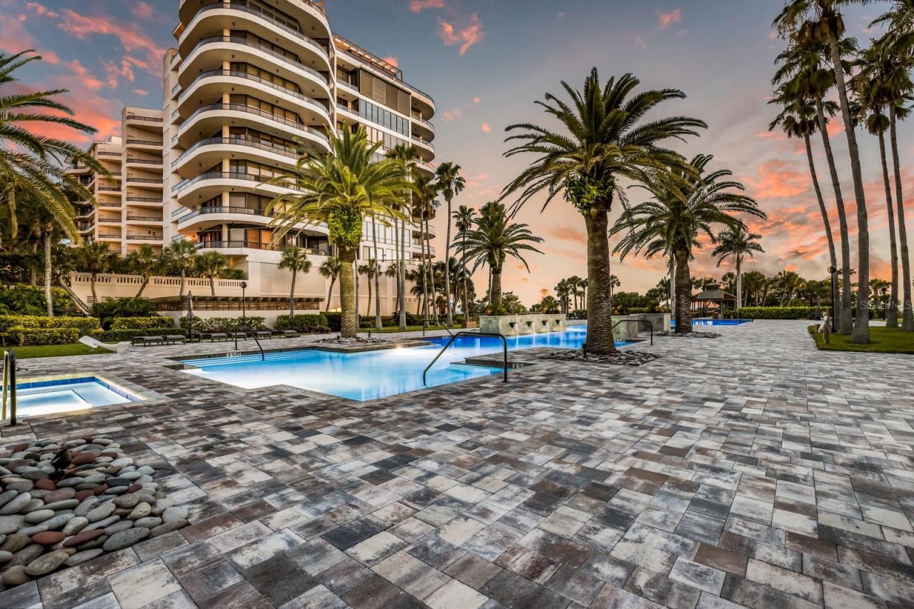 415 L Ambiance Drive, Unit PH-F, Longboat Key, FL 34228 Photo