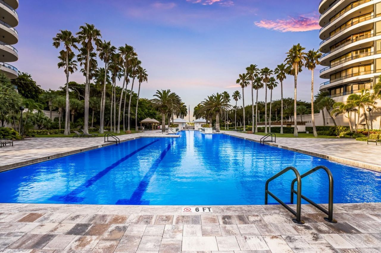 415 L Ambiance Drive, Unit PH-F, Longboat Key, FL 34228 Photo