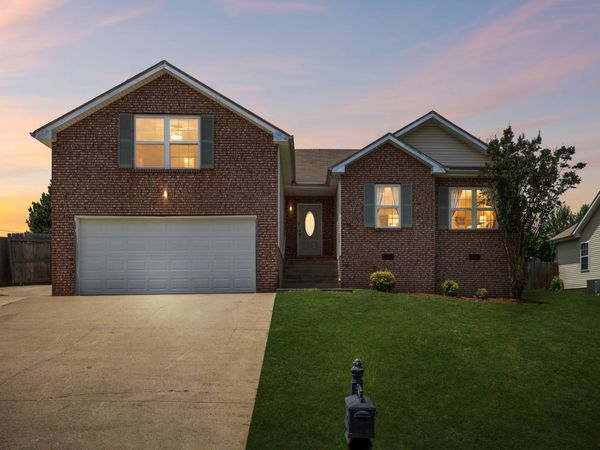 3177 Brook Hill Dr , Clarksville, TN 37042