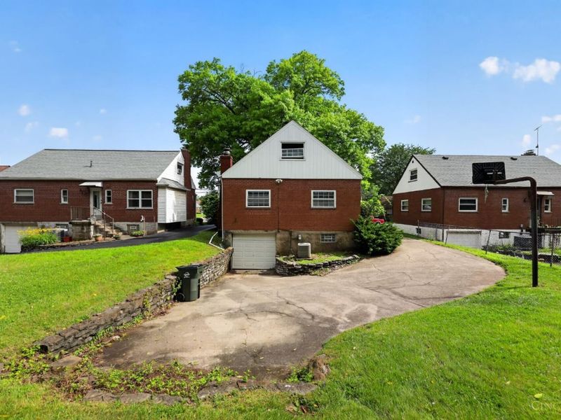 1499 Clovernoll Drive, North College Hill, OH 45231 Photo 3