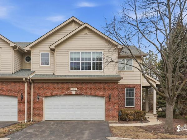 384 W Pointe Drive , Vernon Hills, IL 60061