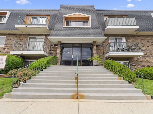 3223 W Parkway Drive , Unit 1G, Northbrook, IL 60062