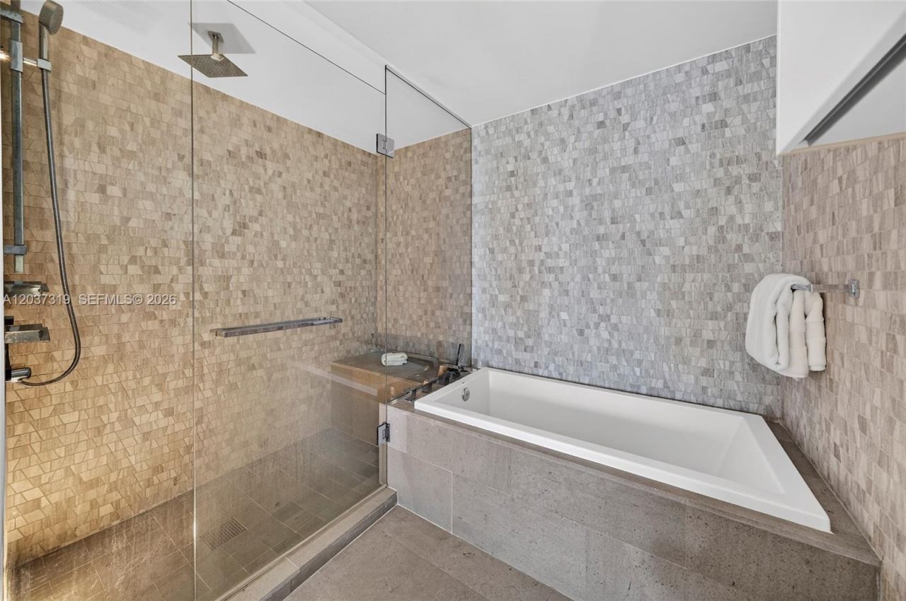 68 SE 6th St, Unit 3506, Miami, FL 33131 Photo
