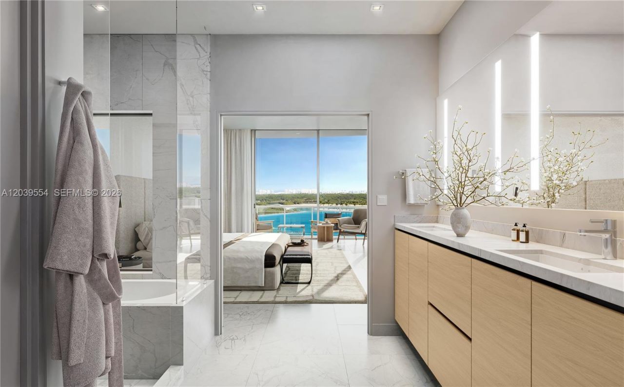 2411 Laguna Circle, Unit 1503, North Miami, FL 33181 Photo