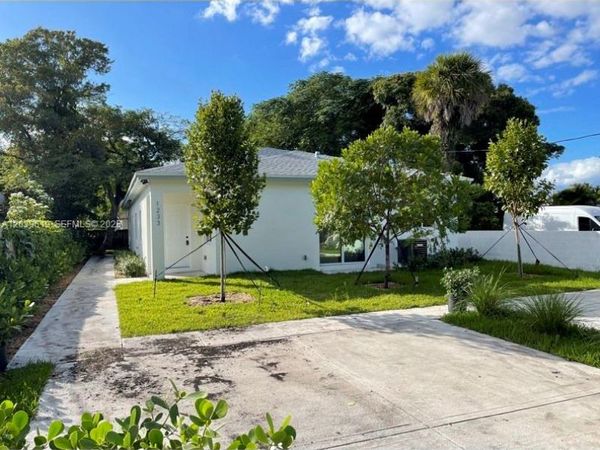 920 NW 81st St , Miami, FL 33150