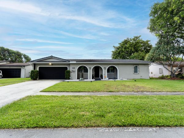 4080 Lake Drive, Coconut Creek, FL 33066