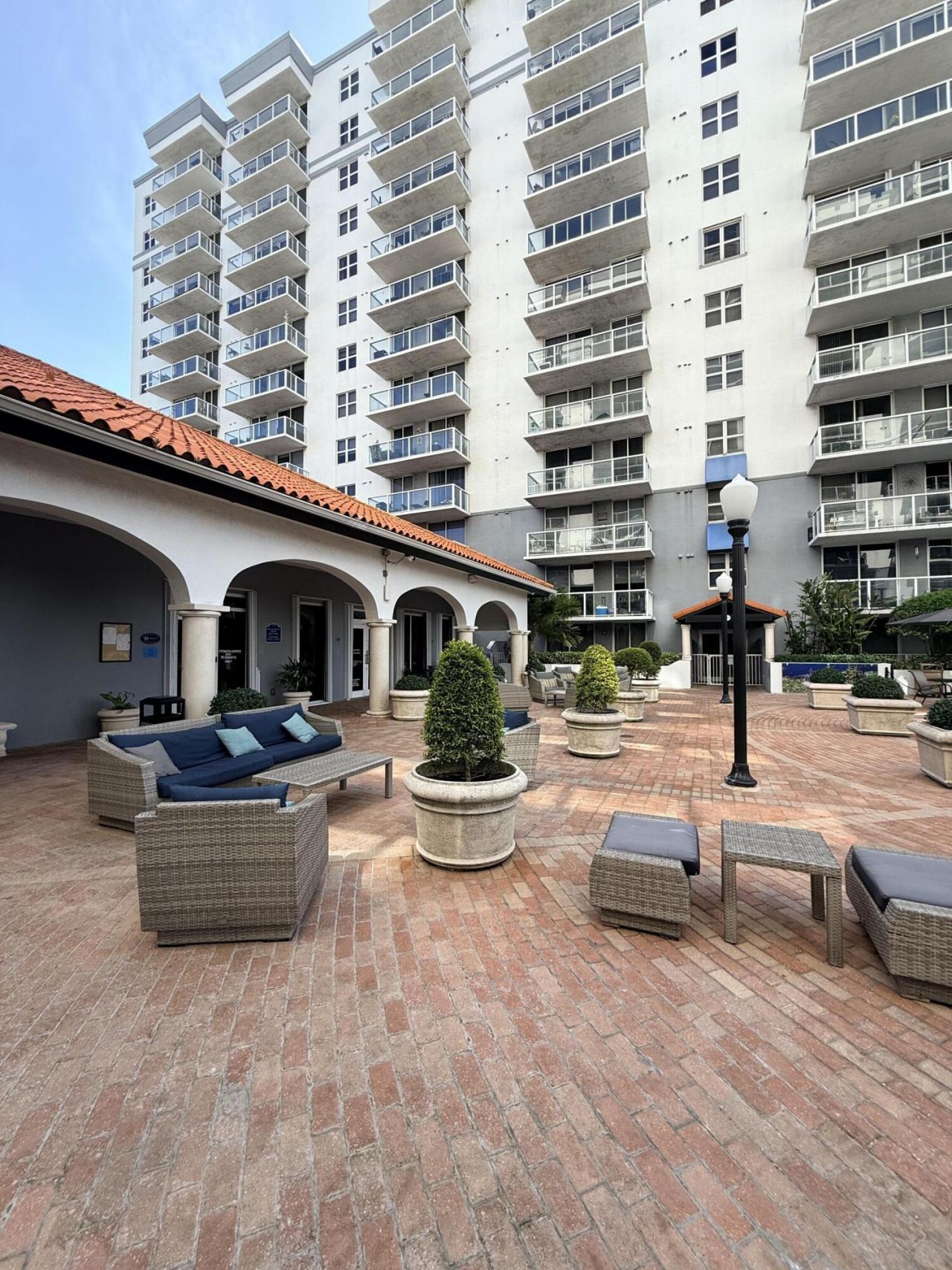 5077 NW 7th Street, Unit 914, Miami, FL 33126 Photo