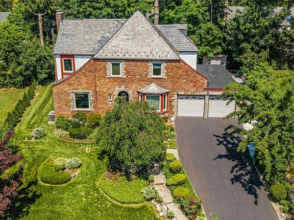 36 Strathmore Road , Great Neck, NY 11023