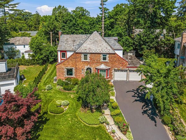 36 Strathmore Road , Great Neck, NY 11023