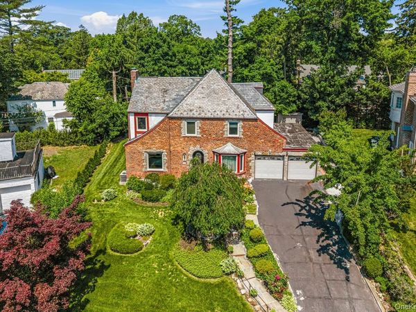 36 Strathmore Road , Great Neck, NY 11023